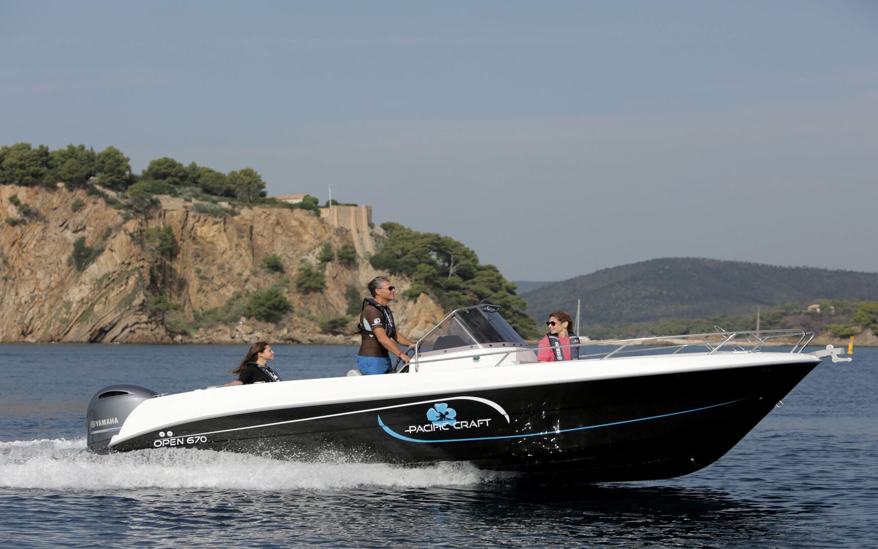 ALQUILER BARCO PACIFIC CRAFT 670 OPEN Yamaha F150 CV​